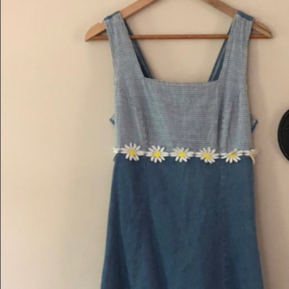 fitted daisy dress